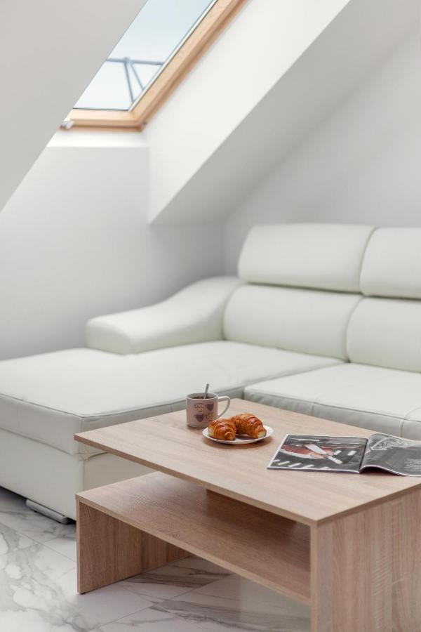 Luxurious Kaunas Basilica Apartment In Old Town By Urban Rent Exterior photo