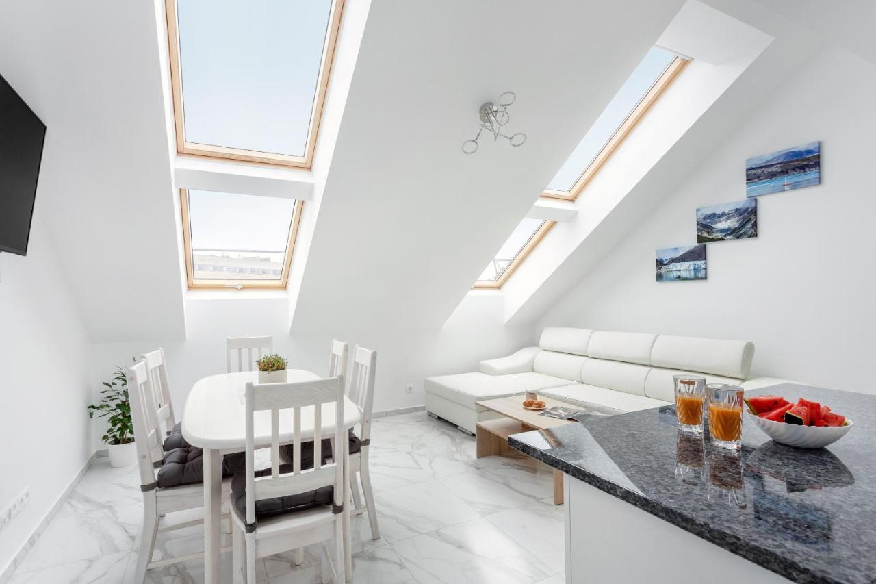 Luxurious Kaunas Basilica Apartment In Old Town By Urban Rent Exterior photo