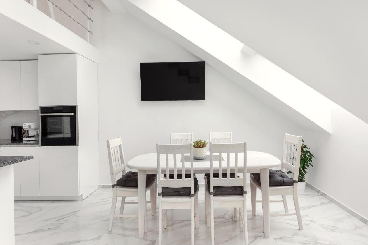 Luxurious Kaunas Basilica Apartment In Old Town By Urban Rent Exterior photo
