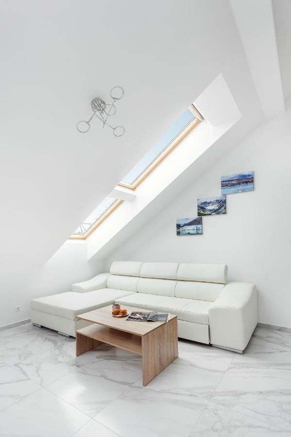 Luxurious Kaunas Basilica Apartment In Old Town By Urban Rent Exterior photo