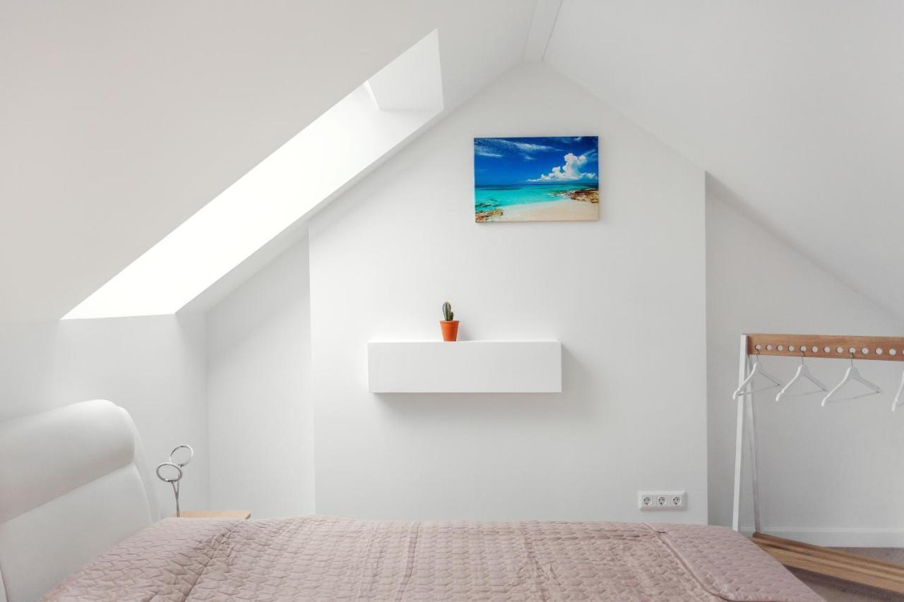 Luxurious Kaunas Basilica Apartment In Old Town By Urban Rent Exterior photo